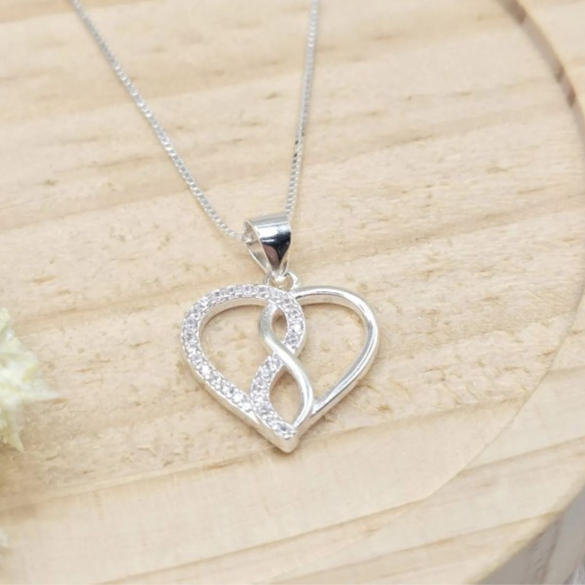Corrente de prata 925 com pingente coração com infinito no meio metade cravejado - Imagem 3