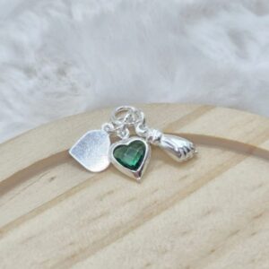 Pingente-de-prata-925-patua-ponto-de-luz-coração-verde-figa-e-coração-chapinha