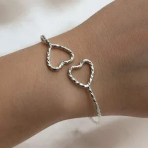 bracelete-de-prata-925-aberto-fio-torcido-com-2-corações-2mm