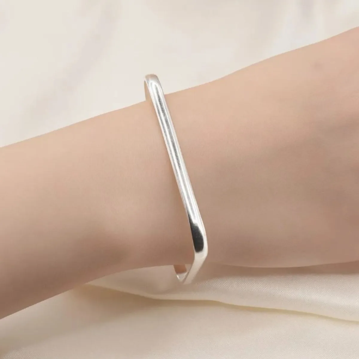 bracelete-de-prata-925-quadrado-fio-abaulado-4mm