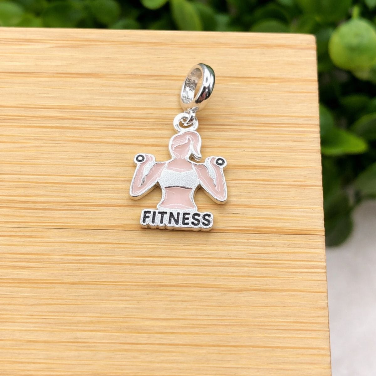 Berloque-de-prata-925-mulher-fitness-com-peso
