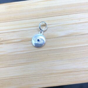 Berloque-de-prata-925-redondo-liso-com-olho-grego