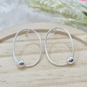 Brinco-de-prata-925-oval-com-detalhe-bola