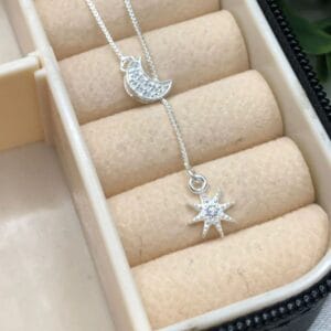 Gravatinha-de-prata-925-com-pingente-lua-e-estrela