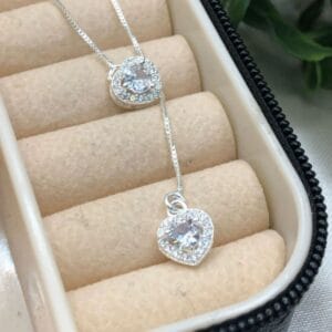 Gravatinha-de-prata-925-coração-com-borda-cravejada