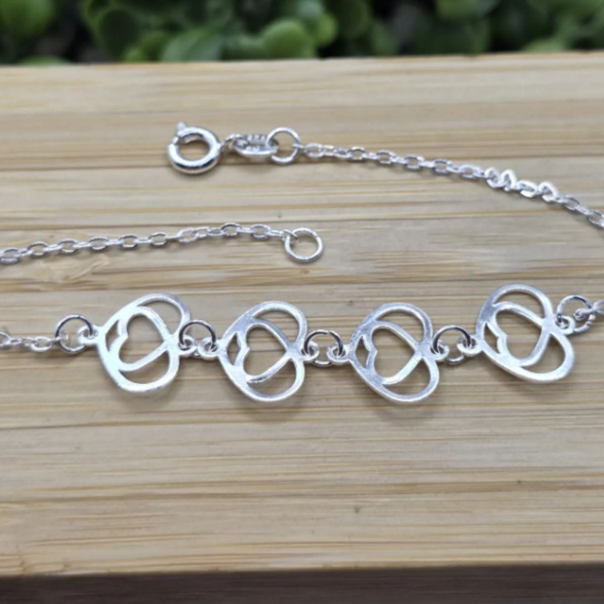 Pulseira-de-prata-925-com-pingente-central-4-corações-duplos-ex1