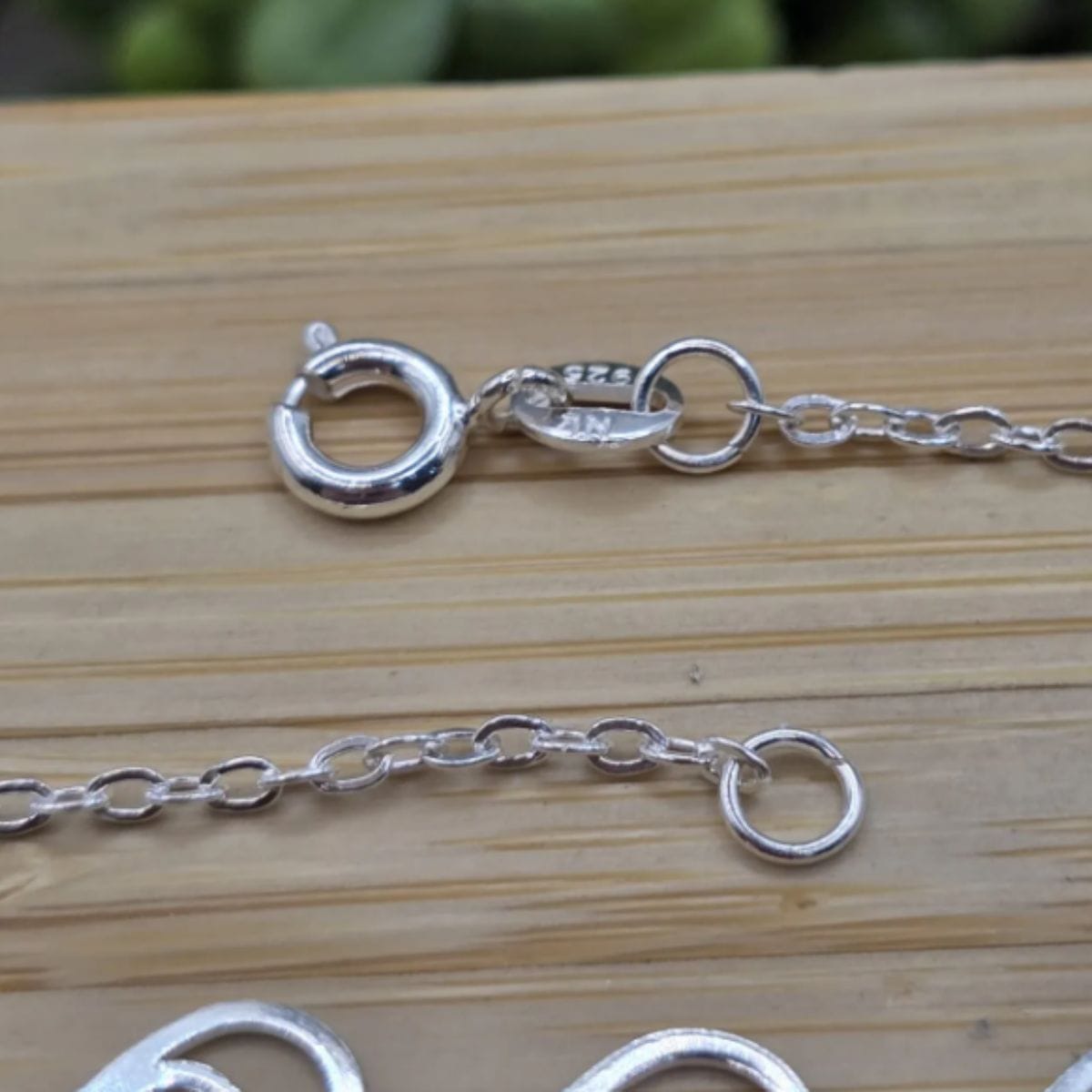 Pulseira-de-prata-925-com-pingente-central-4-corações-duplos-ex2