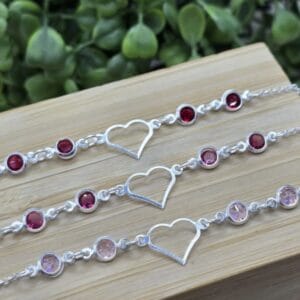 Pulseira-de-prata-925-com-pingente-central-coração-com-ponto-de-luz-Rosa