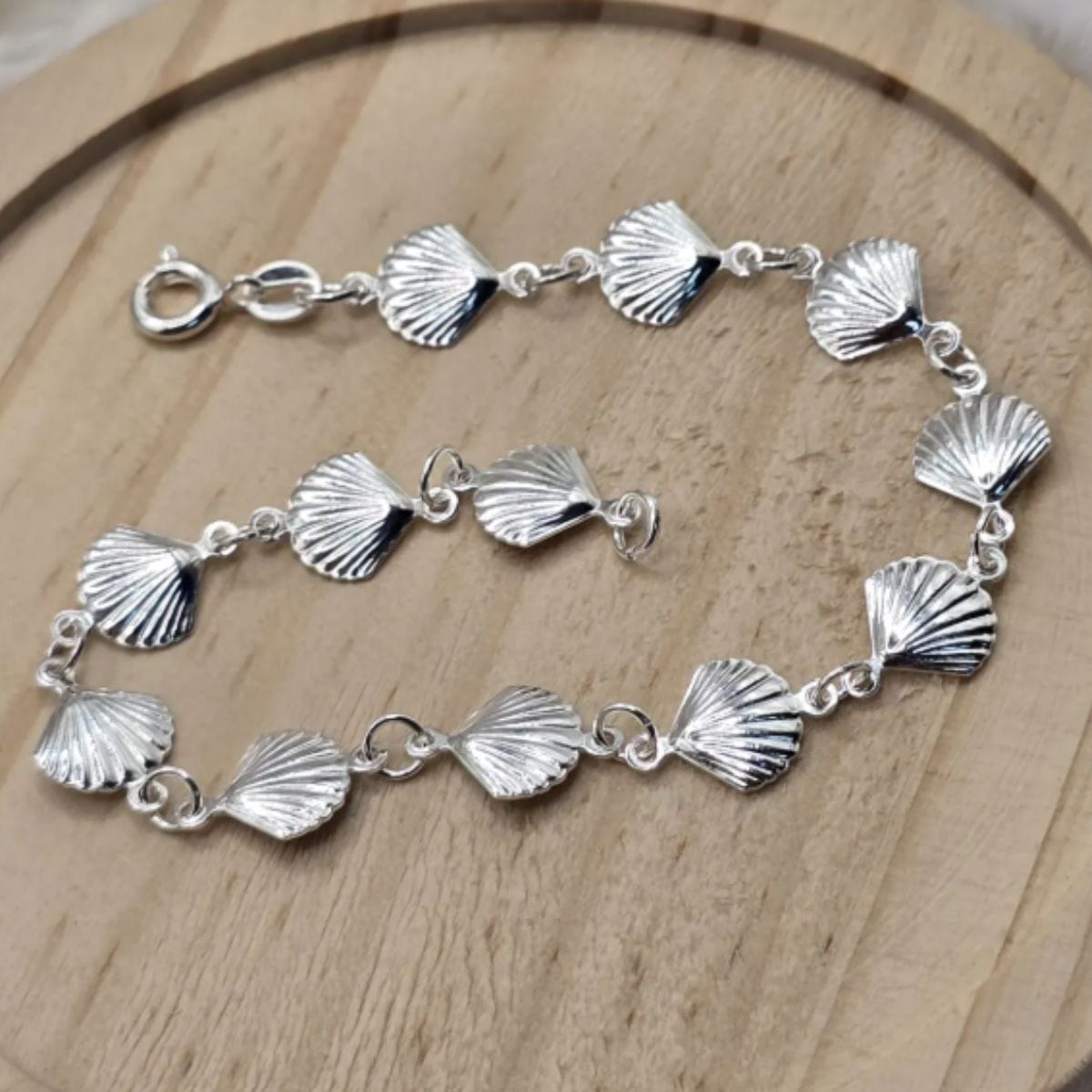 Pulseira de prata 925 com pingente conchas do mar - Imagem 2