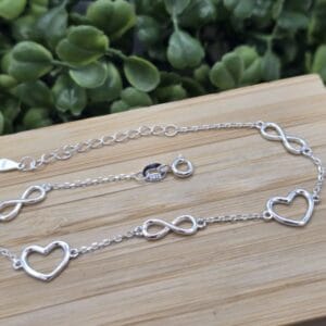 Pulseira-de-prata-925-com-pingente-coração-e-infinito-vazado-com-extensor