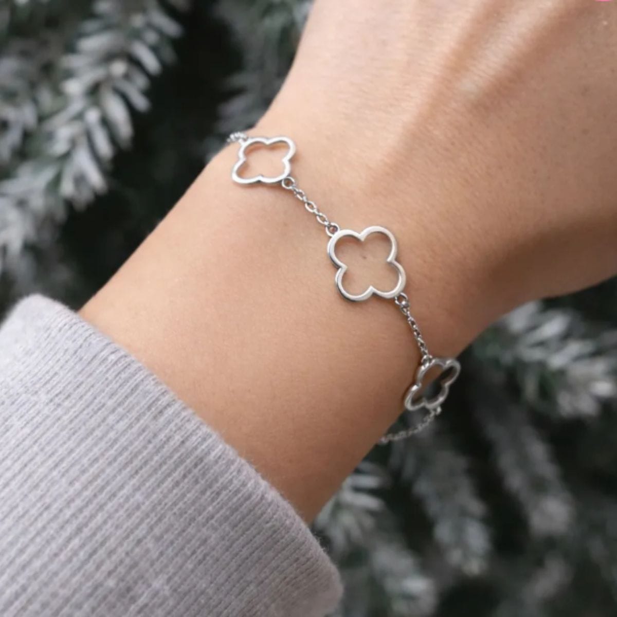 Pulseira-de-prata-925-com-pingente-três-trevos-vazados-com-extensor