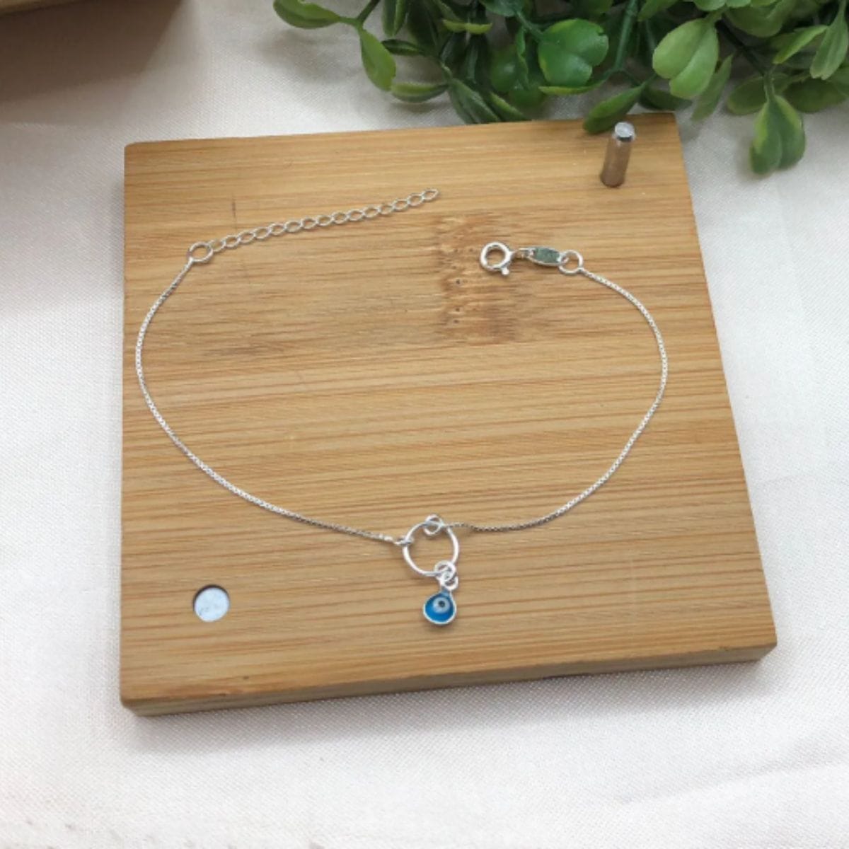 Pulseira de prata 925 elo v12 com pingente circulo vazado e olho grego - Imagem 3