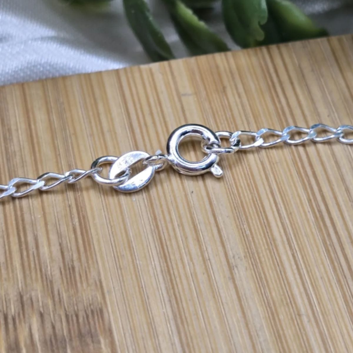 Tornozeleira-de-prata-925-com-coração-chapinha-pendurado-ex1