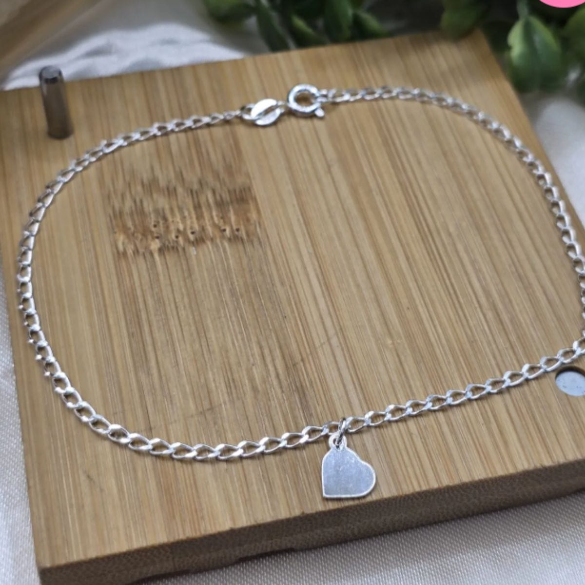 Tornozeleira-de-prata-925-com-coração-chapinha-pendurado