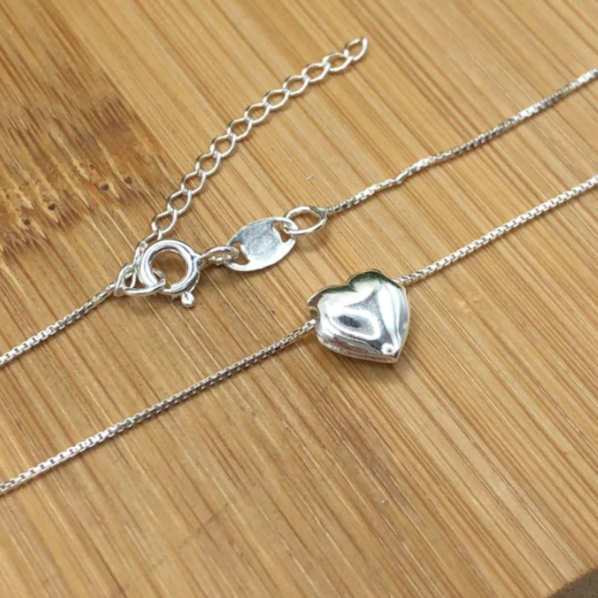 Tornozeleira-de-prata-925-elo-v12-com-pingente-coração-cheio-ex1